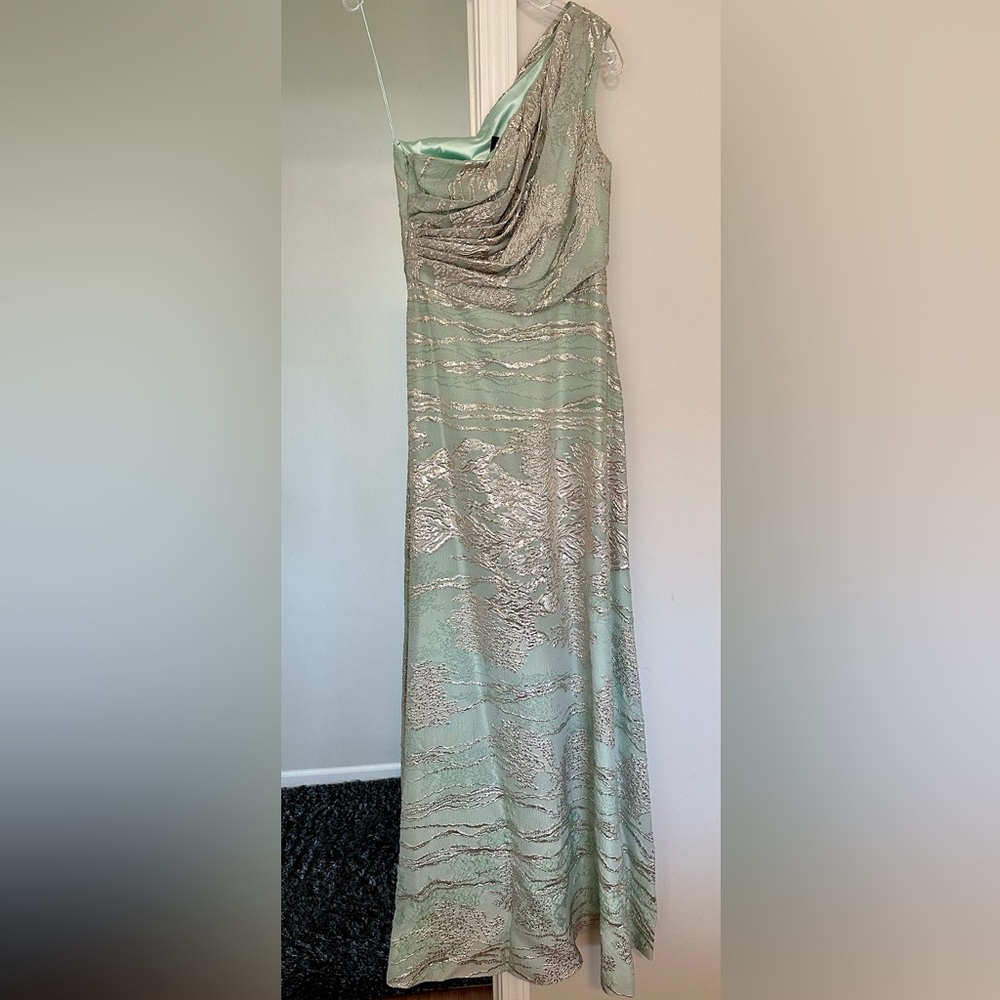 Theia Couture One-Shoulder FIL Coupe Gown. Seafoam/Silver color. Size 6.
